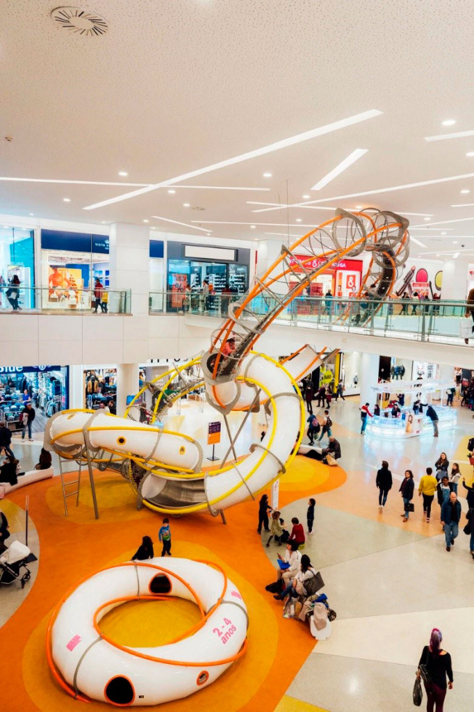 Кольцевой лабиринт в Alma Shopping